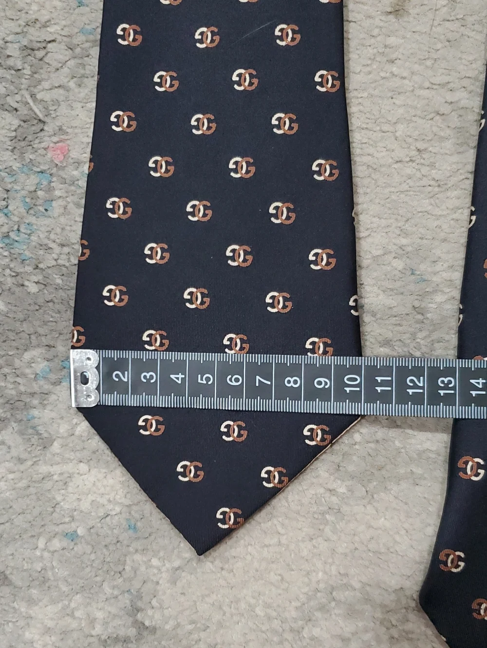 Vintage 1980s Gucci 100% Silk Necktie With GG Monogram Crest